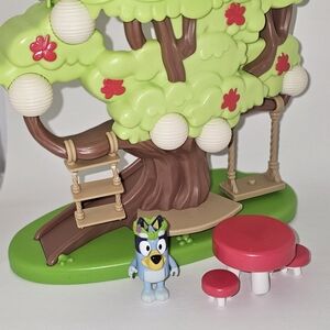BLUEY TREEHOUSE Treehouse Playset BLUEY, TABLE AND CHAIRS INCLUDED  (NO FAIRY)